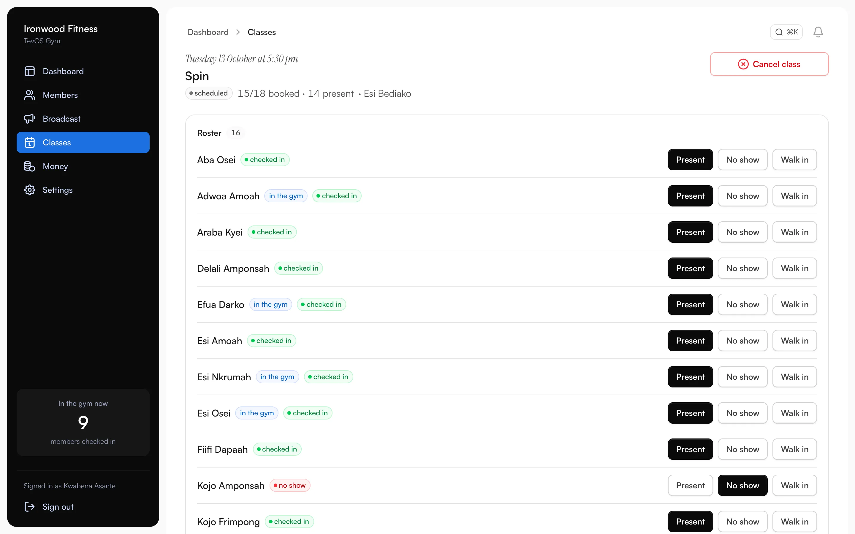 tevGYM: Trainers mark each booking present or no-show, and walk-ins join the roster on the spot.